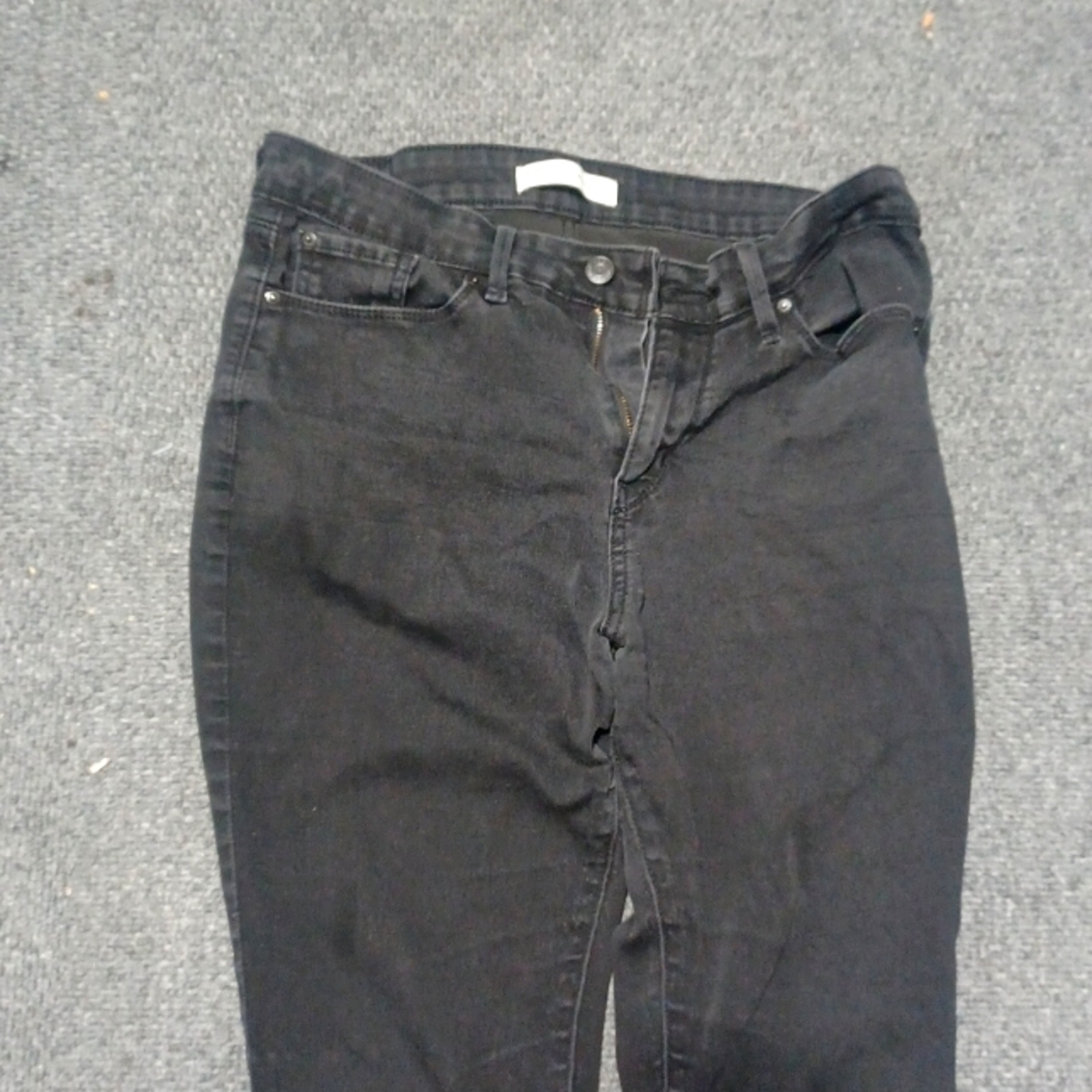 Levi Strause black plain jeans